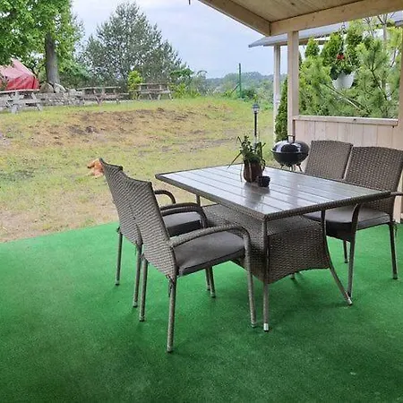 Comfortable With A Covered Terrace, For 6 People, Holiday home *